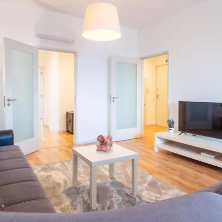 Violet House By Lovelystay Apartament