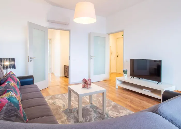 Violet House By Lovelystay Apartament