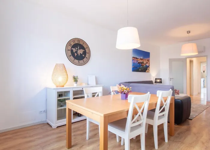 Apartament Violet House By Lovelystay