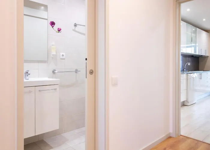 Apartament Violet House By Lovelystay