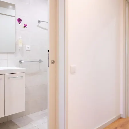 Apartamento Violet House By Lovelystay
