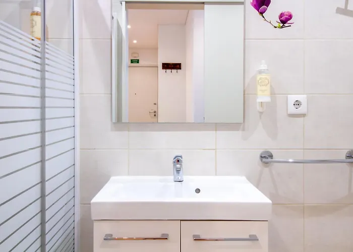 Violet House By Lovelystay